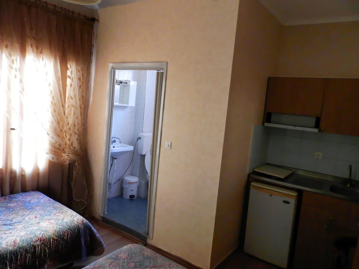 Akanthos Hotel *